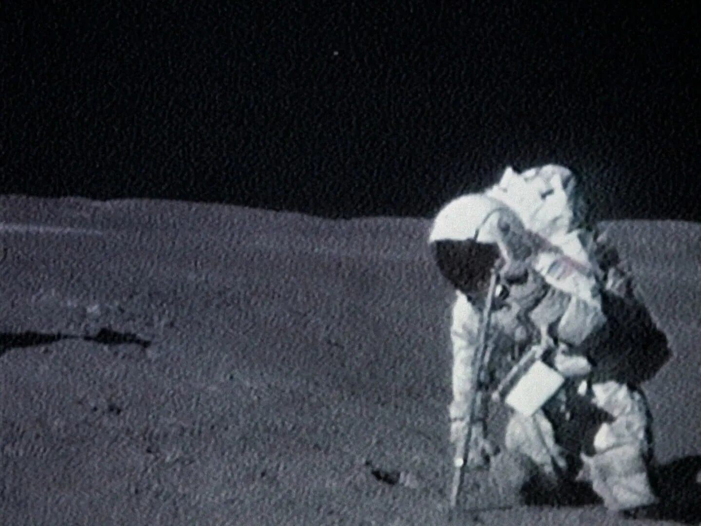 первая женщина на луне в мире. первая женщина на луне в мире. скафандр астронавта наса. апполо 11 на луне. первая женщина на луне в мире.