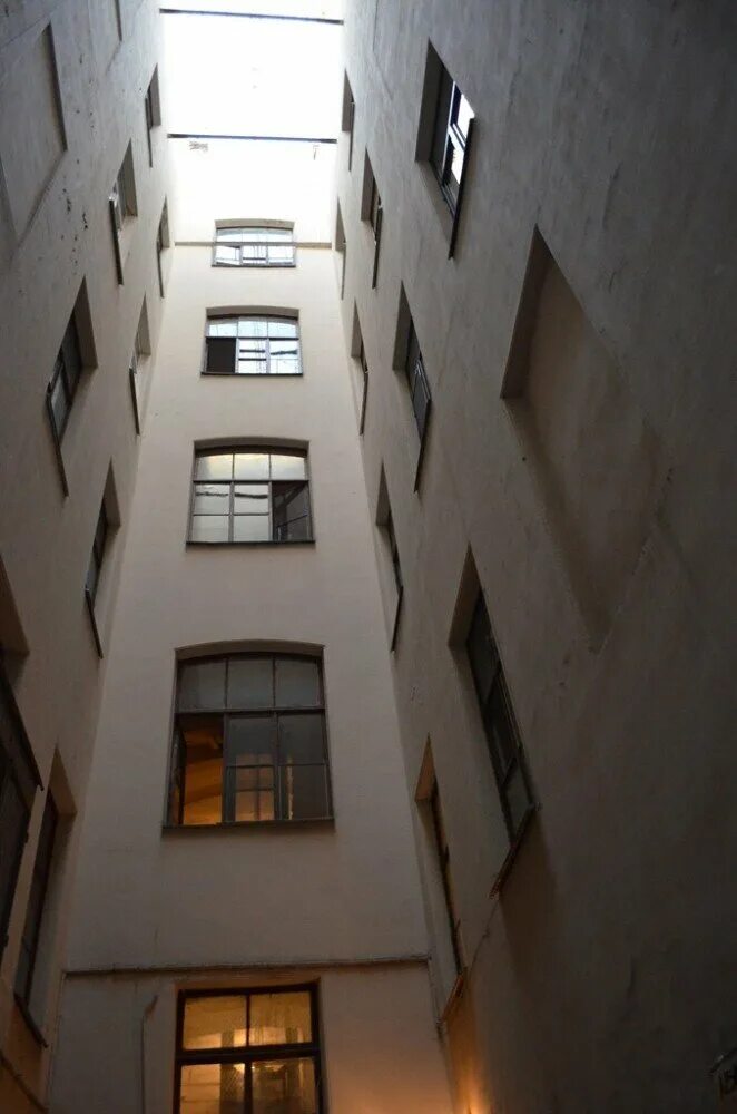 Двор духов питер. Двор-колодец санкт-петербург 4 линия васильевского острова. Духов дворик на васильевском острове. Двор духов на ваське. Двор духов петербург.