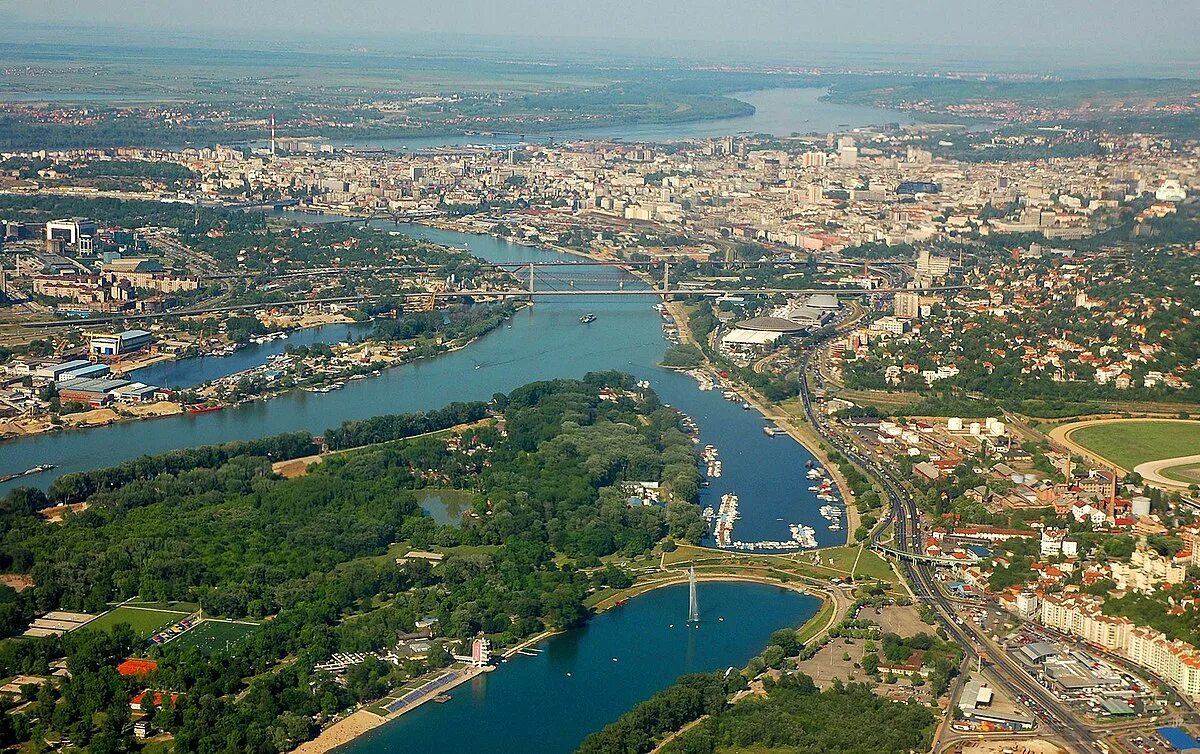 Белград история. Сербия столица Белград. Дунай Сербия Белград. Река в Сербии в Белграде. Река Дунай в Белграде.