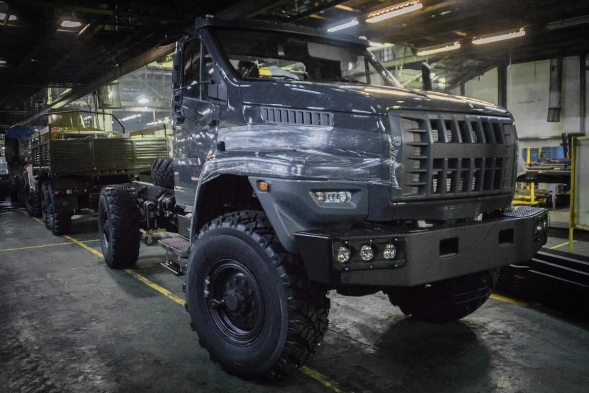 Уралаз уральский автомобильный завод. Завод урал миасс. Машиностроительный завод урал миасс. Конвейер автозавода урал. Завод урал миасс.