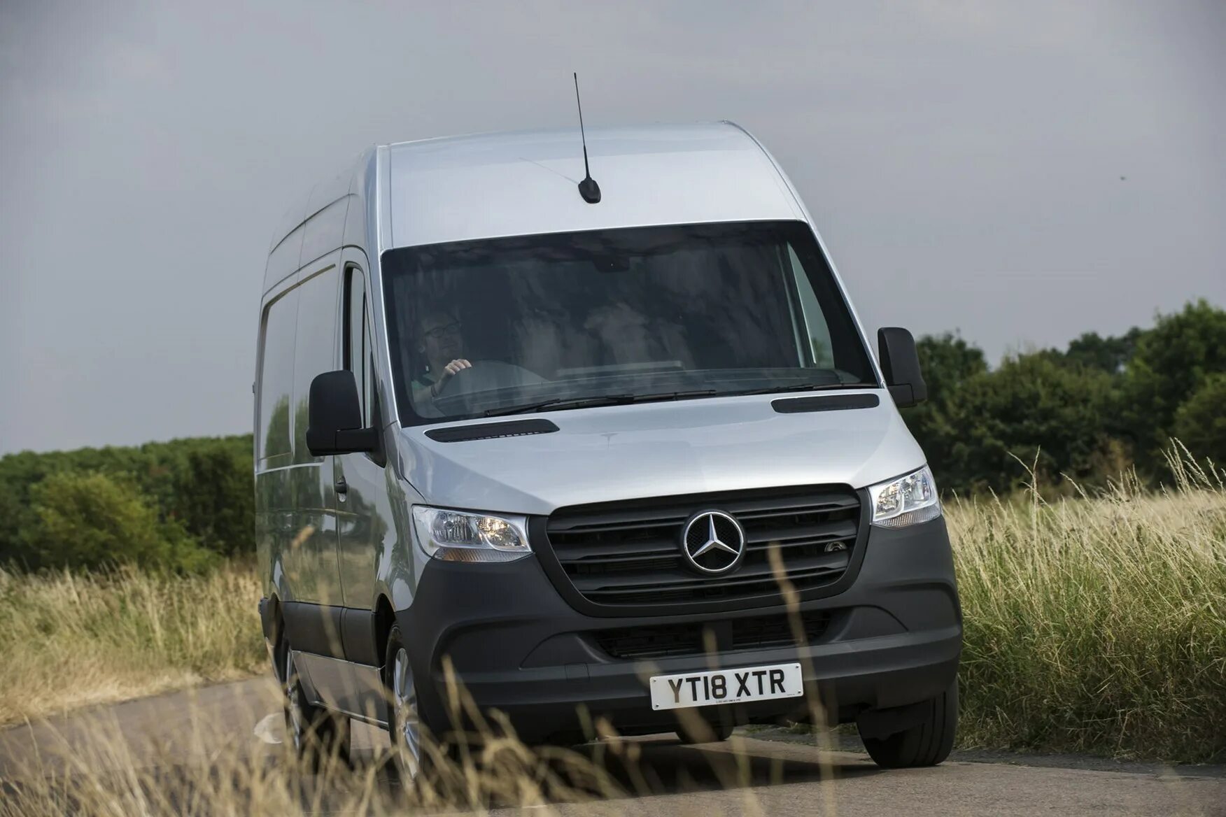 Найди спринтер. Mercedes Sprinter or VW Crafter (5-10 Pax). Мерседес Крафтер. Мерседес Спринтер Крафтер. Мерседес Спринтер и Фольксваген Крафтер.