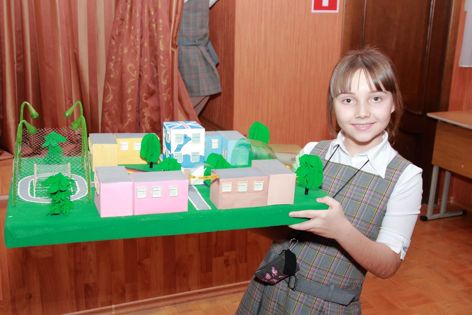 макет город будущего для детского сада. поделки на тему школа будущего. макетирование для детей. город будущего поделка. макетирование для детей.