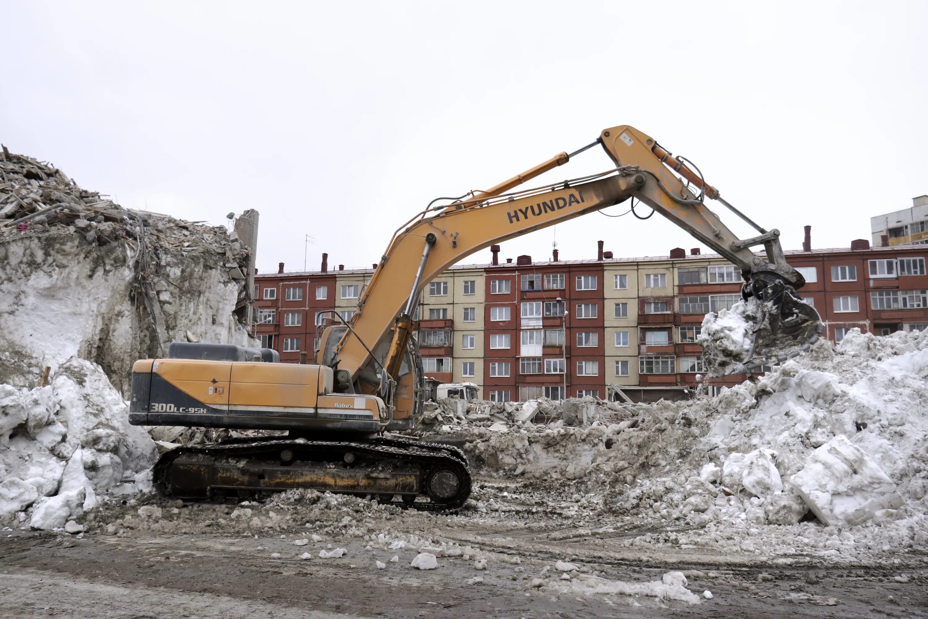 Завод динамо сносят. Ремесленная снесенные здания кротика. Ковалев преображение снос дома-. Снос двухэтажек в самаре в советском районе. Гостиница россия снесли.