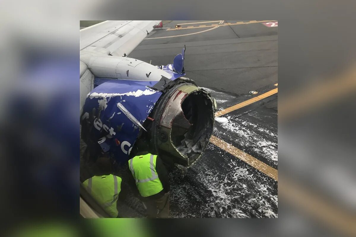 Человека засосало в самолет. Southwest Airlines Flight 1380. Засосало в иллюминатор. Взорванный двигатель самолета. Попал в двигатель самолета.