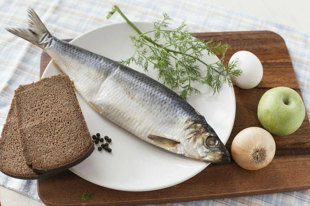 Можно давать селедку ребенку. Форшмак. Можно давать селедку ребенку. Мама селедки. Маленьким детям о рыбах.