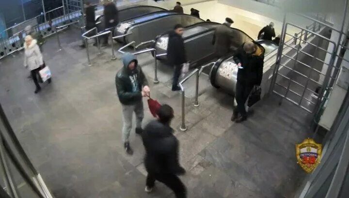 Нападавший в метро. Москва метро семёновская ограбление разбой нападение грабеж 06042025.