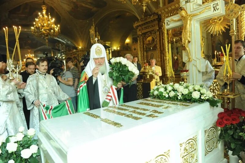Похороны патриарха алексия ii. Отпевание патриарха алексия 2. Алексей 2 патриарх московский отпевание. Где похоронен патриарх. Патриарх алексий могила.