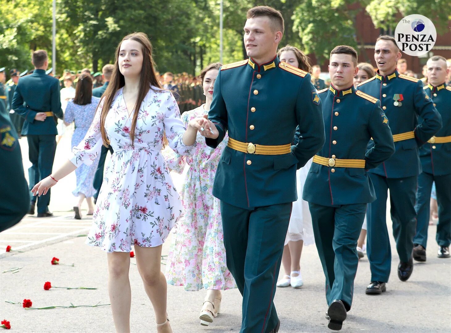 Выпуск молодых офицеров. Форма выпускника. Выпускной в военной Академии. Выпуск офицеров 2022.