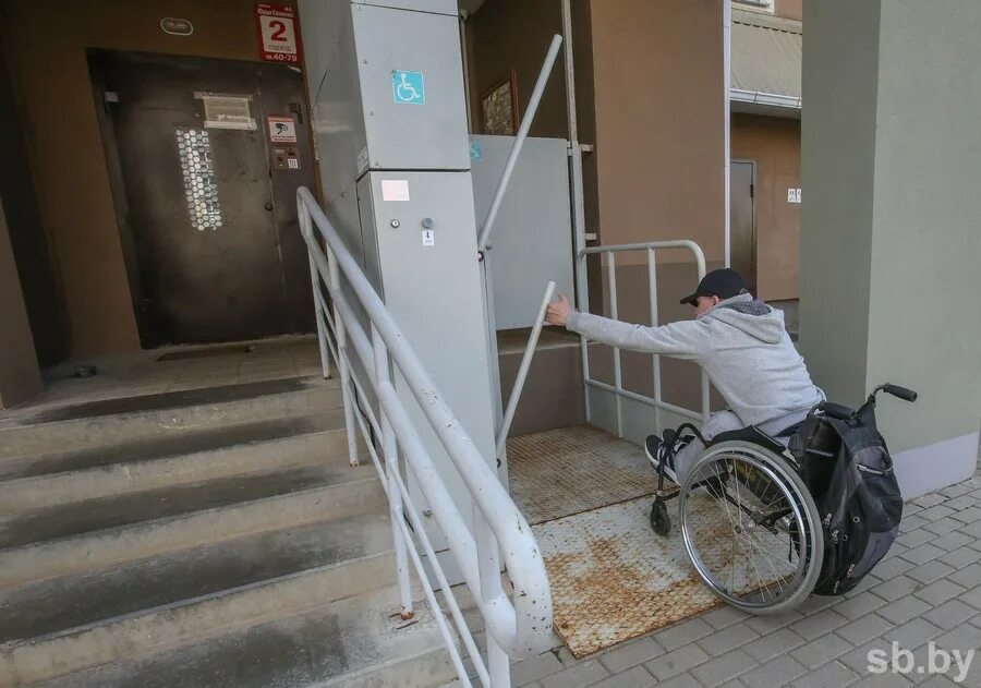 Квартира для инвалида. Квартира для инвалида колясочника. Жилое помещение для инвалида. Двери для колясочников. Жилье для инвалидов 1 группы