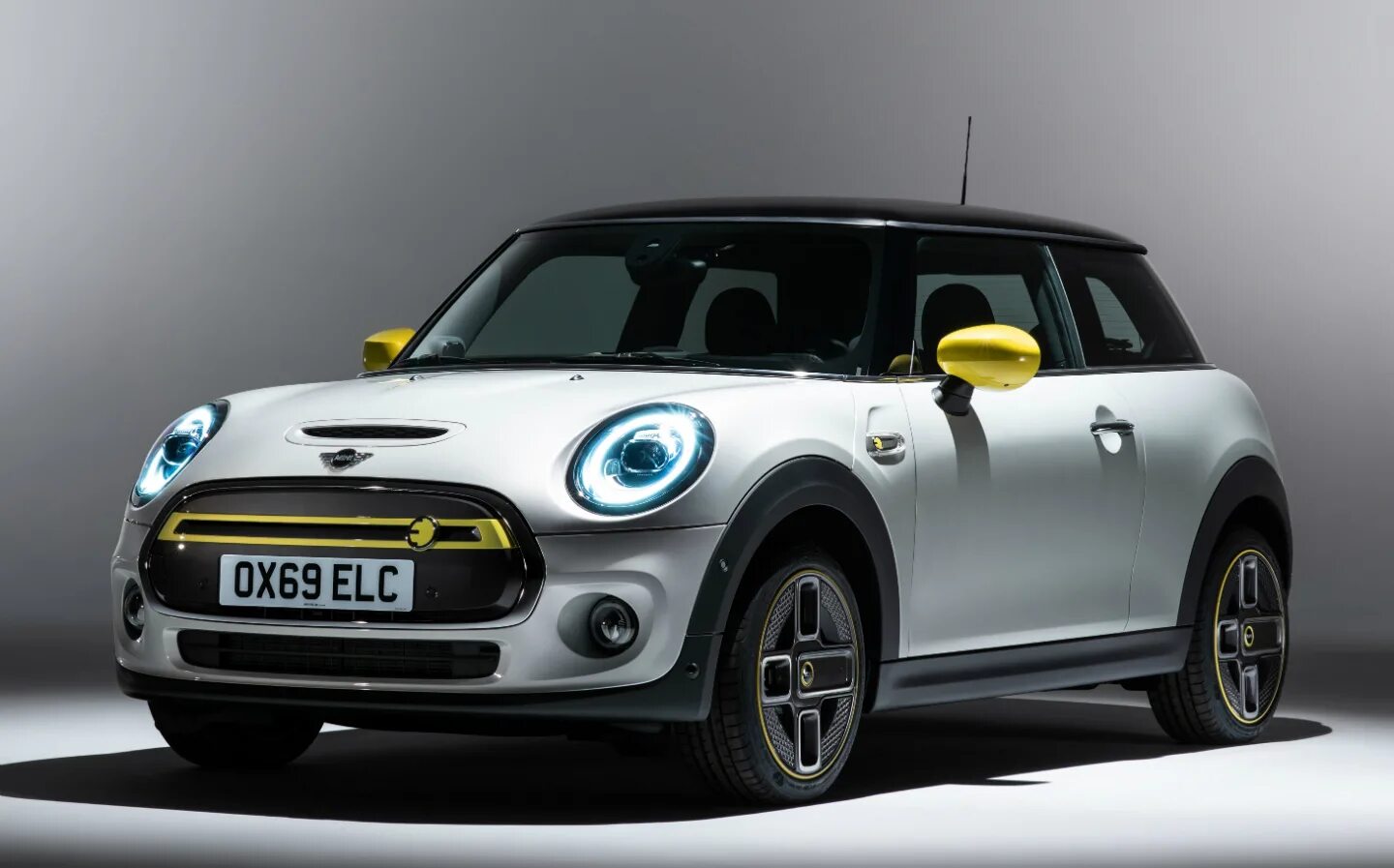 Мини эл. Mini cooper 2025. мини купер электромобиль 2025. bmw мини купер 2019. мини купер электромобиль 2025.