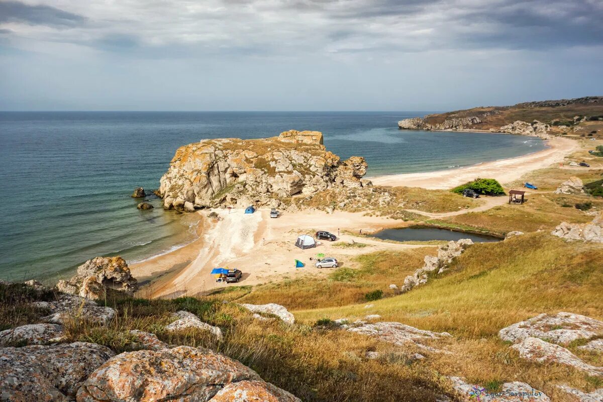 Крым где переночевать. Керчь Азовское море Генеральские пляжи. Генеральские бухты Керчь. Генеральская бухта Азовское море. Крым Керчь Генеральские пляжи.