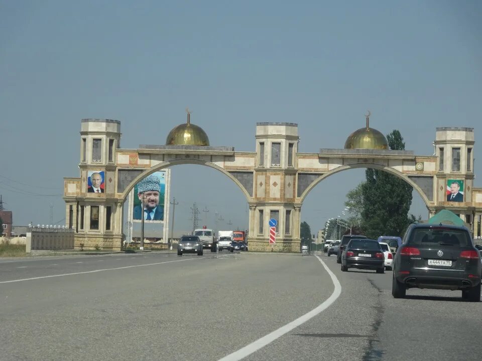 Чеченский мост. Трасса грозный аргун. Дороги в грозном. Арка аргун грозный. Дорога гудермес.