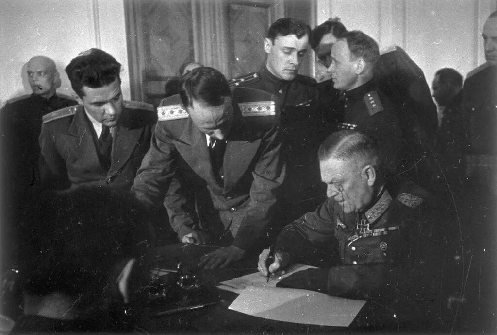 Карлсхорст акт капитуляции. Подписание капитуляции германии 1945. кейтель подписание капитуляции. капитуляция германии кейтель. капитуляция германии 1945г.