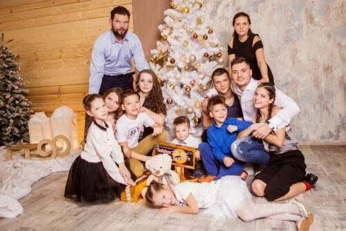 Многодетный отец от разных жен