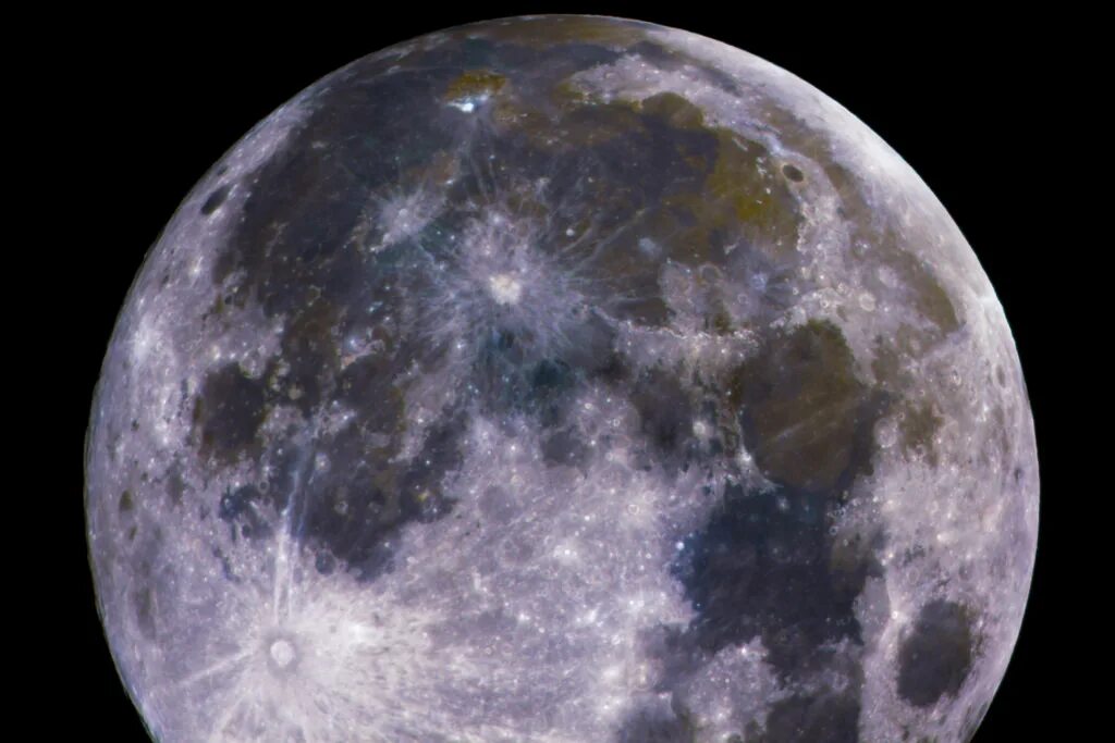 Moons satellite. Луна Спутник. Луна естественный Спутник. Проекты по добыче полезных ископаемых на Луне. Естественные спутники.
