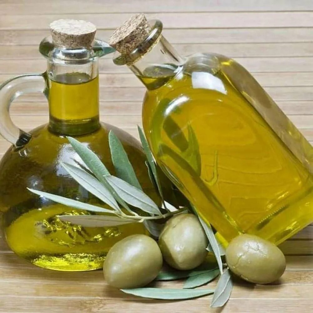 Оливковое масло. Оливковая масло в лечебных. Оливковое масло полезное. Лечебные оливки масла.