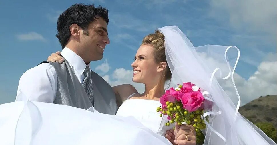 Свадьба бывшего мужа. Сонник выходить замуж в белом платье. Девушка в свадебном платье во сне. Сонник к чему сниться выйти замуж. Девушки в свадебном платье с фатой.