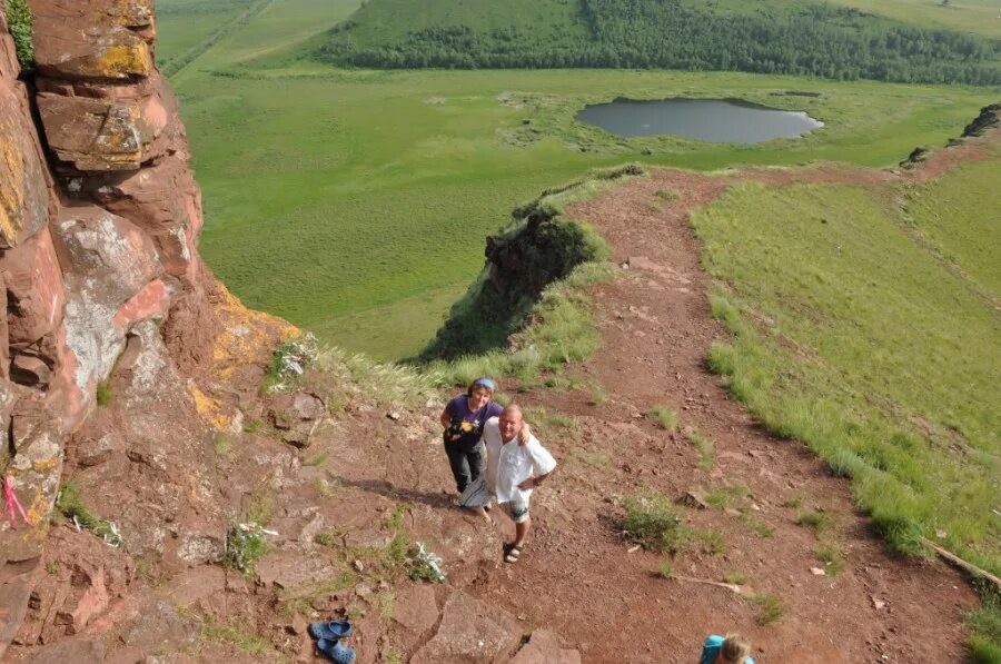 сундуки + озеро шира. паводок зимой сми. хакасский курганский камень с надписью хакасия. наводнение фаза реки. каналы хакасии.