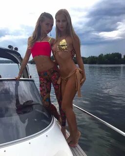 Анастасия Ивановская представила новую фотосессию для рекламы мини-бикини " Звёз