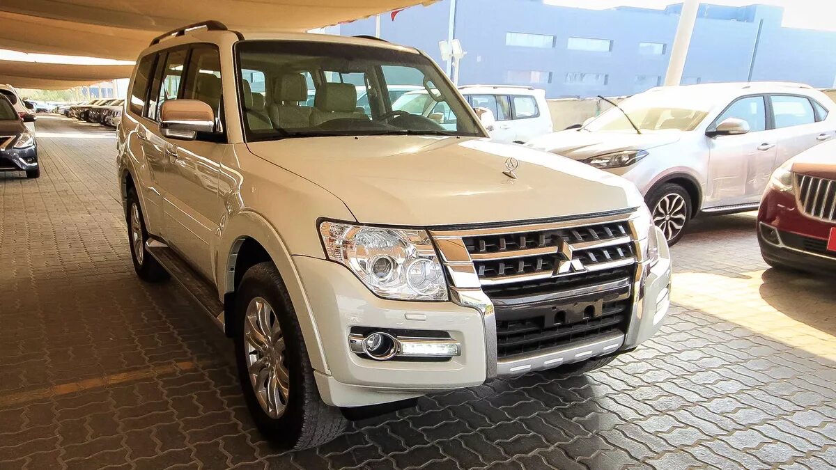 Митсубиси из оаэ. Mitsubishi pajero 2016. митсубиси паджеро 2016г. митсубиси паджеро 2025 с эмиратов. митсубиши паджеро 4 из оаэ.