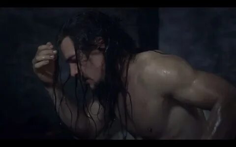 Alexander dreymon nude.