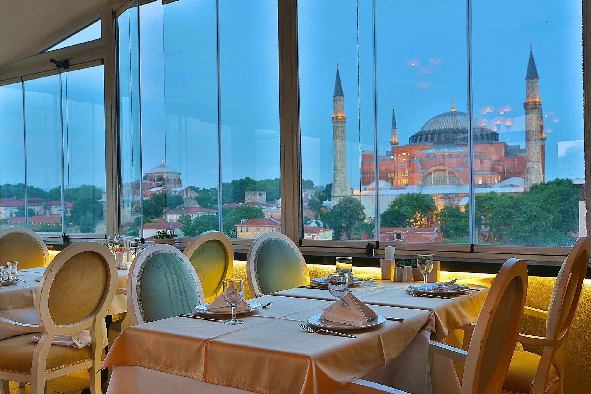 Сайт отелей стамбула. Свиссотель Стамбул Босфор. Istanbul Hotel Стамбул. Ресторан Hagia Sophia Terrace Стамбул. Турция Стамбул отель Султанахмет.