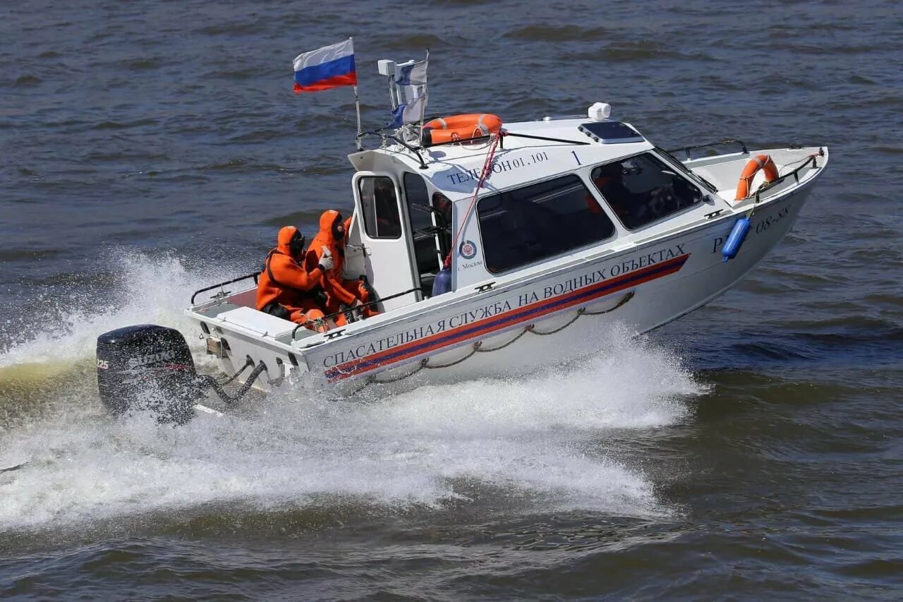 Спасатели на воде. Московская поисково спасательная служба на водных объектах. спасательная техника на воде. катер &quot;спасатель&quot;.
