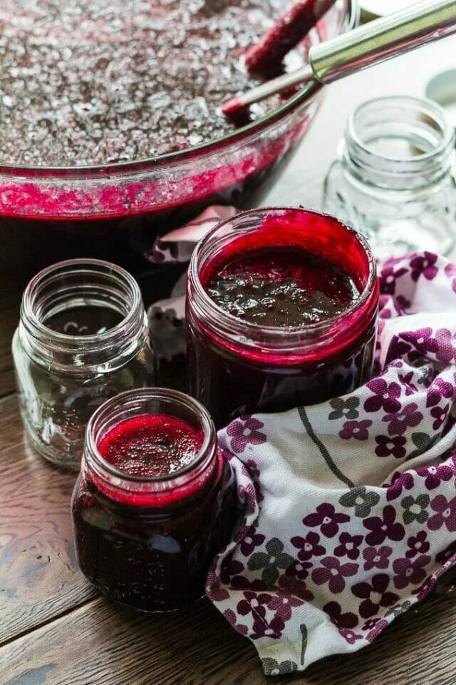 Рецепт смородины с сахаром на зиму. Смородиновое варенье. варенье из смородины пятиминутка.
