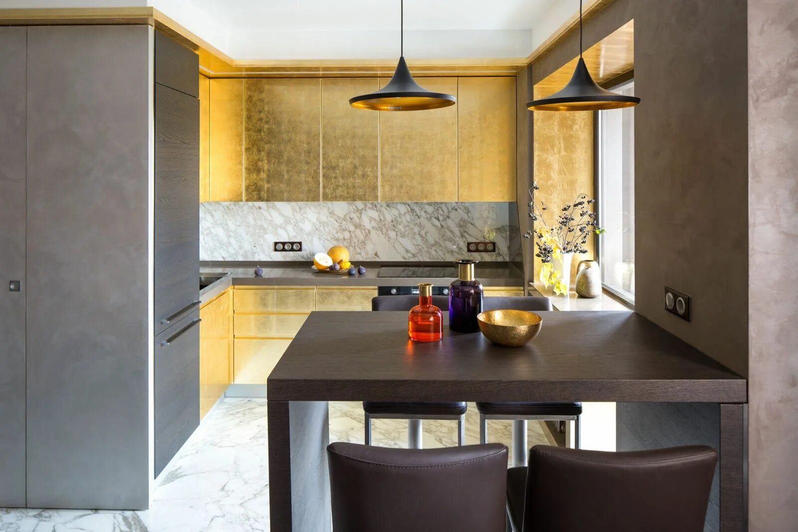 Бронзовая кухня в интерьере Showroom Rustic kitchen, Staggered kitchen cabinets, Kitchen renovation