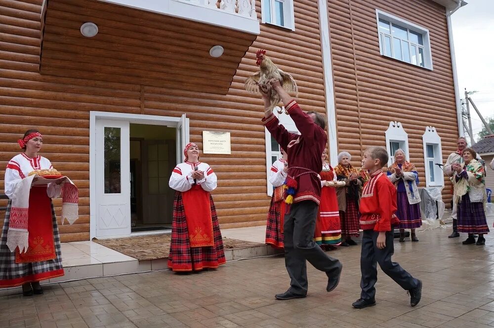 село винницы ленинградская область. поселок винницы подпорожский район. достопримечательности винницы подпорожского района. школа село винницы ленинградская область. подслушано на прозрачном фоне.