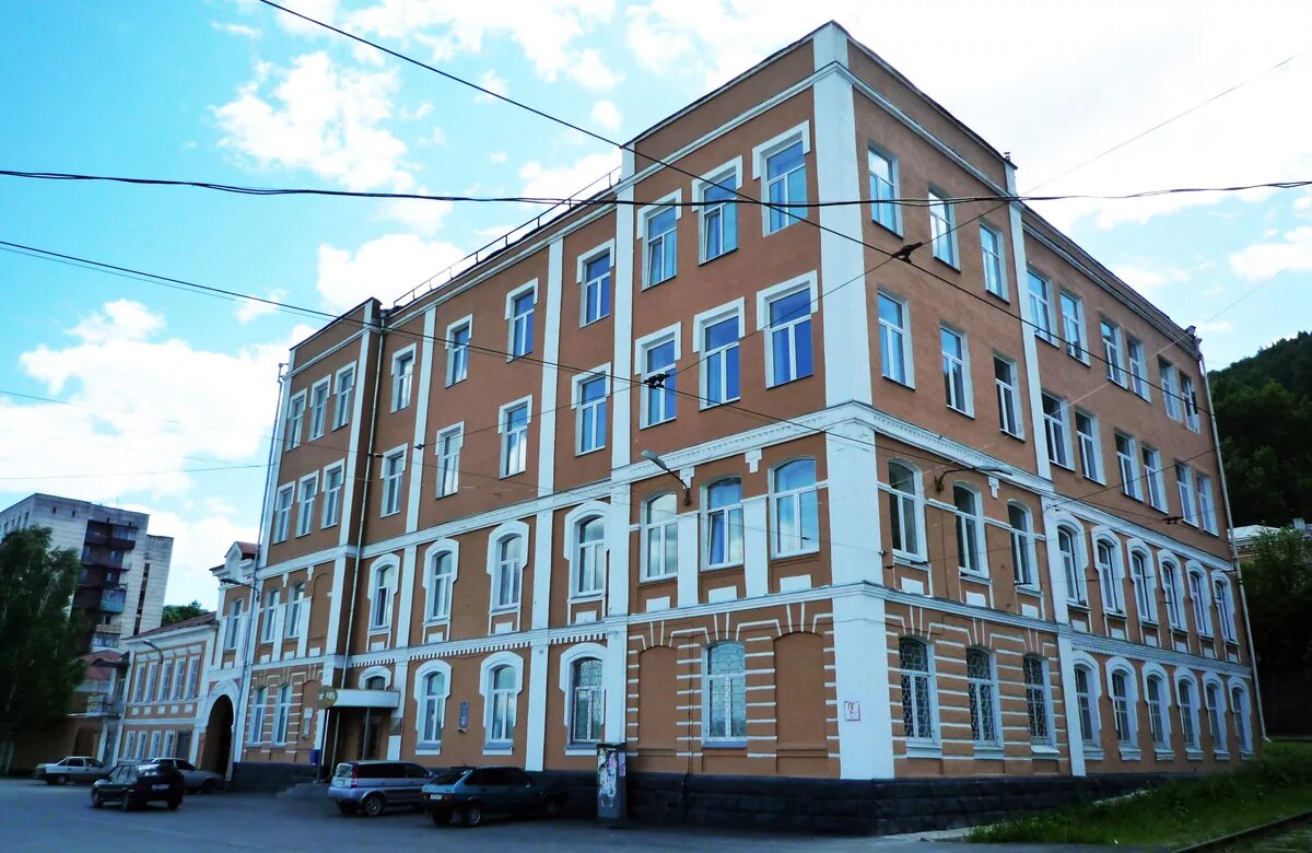 Златик им аносова. Колледж аносова златоуст. Колледж в златоусте п. Златоустовский индустриальный колледж. Колледж аносова златоуст.
