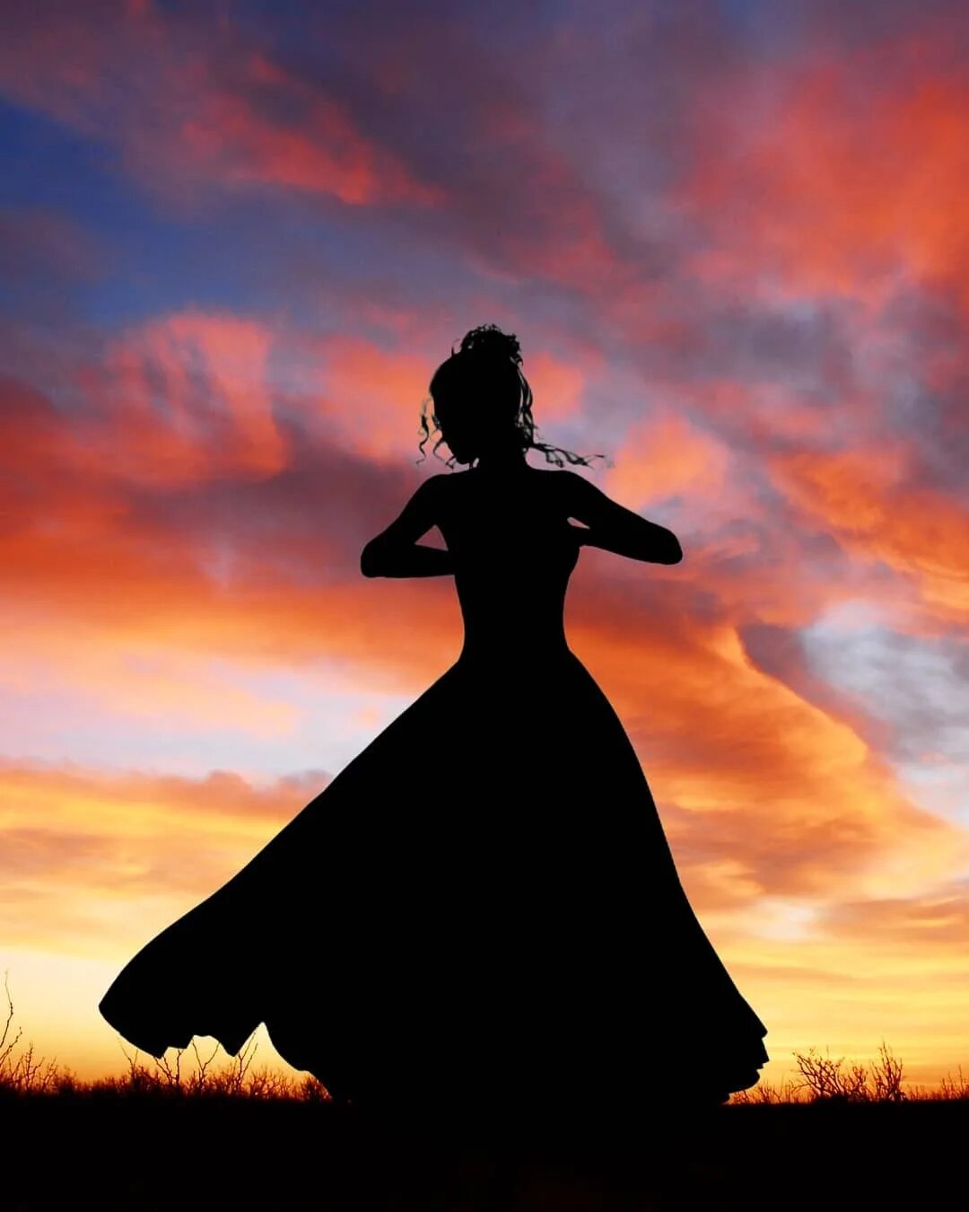 Тень девушки. Тень девушки. Красивые картинки силуэтов девушек. Девушка на закате. Девушка на закате спиной.