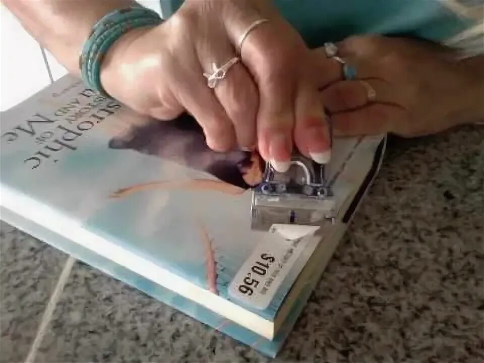 Как снять наклейку с книги без следов Как снять принт с одежды Telegraph