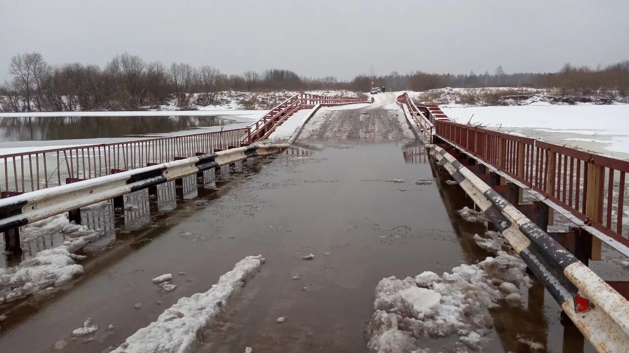 Понтонный мост Кирово-Чепецк. Понтонный мост через Чепцу в Кирово Чепецке. Кирово Чепецк мост через Чепцу Каринторф. Мост через Чепцу в Кирово Чепецке. Мост понтонный шилово через дон