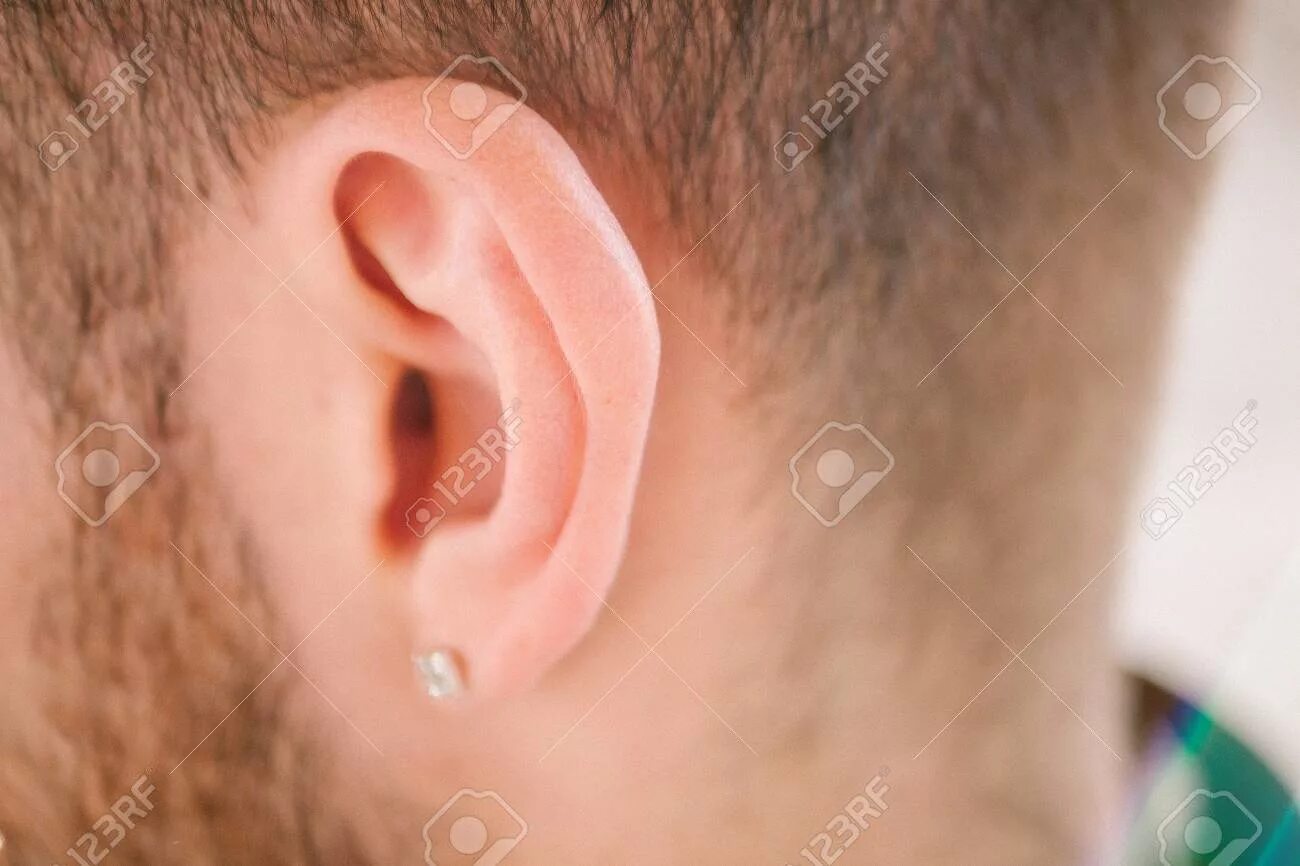 Волосы на ушах у мужчин