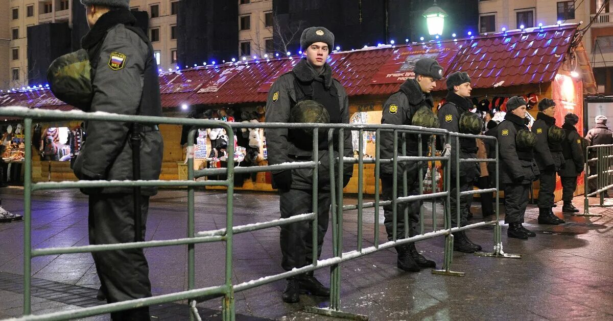 ОДОН на митинге. ОДОН на митинге в Москве. Беспорядки на Манежной площади. Красная площадь вечером охраняет полиция.