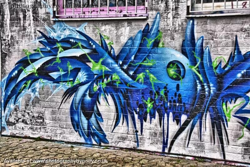 Фотозона крылья. Стрит арт крылья на стене. Граффити крылья ангела. Граффити крылья ангела. Запечатанный граффити | крылья.