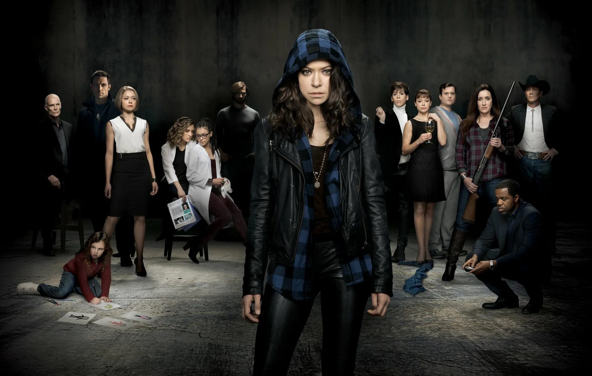 Темно иначе. Элиз левек темное дитя сериал. orphan black the german. темное дитя пол в военной форме.