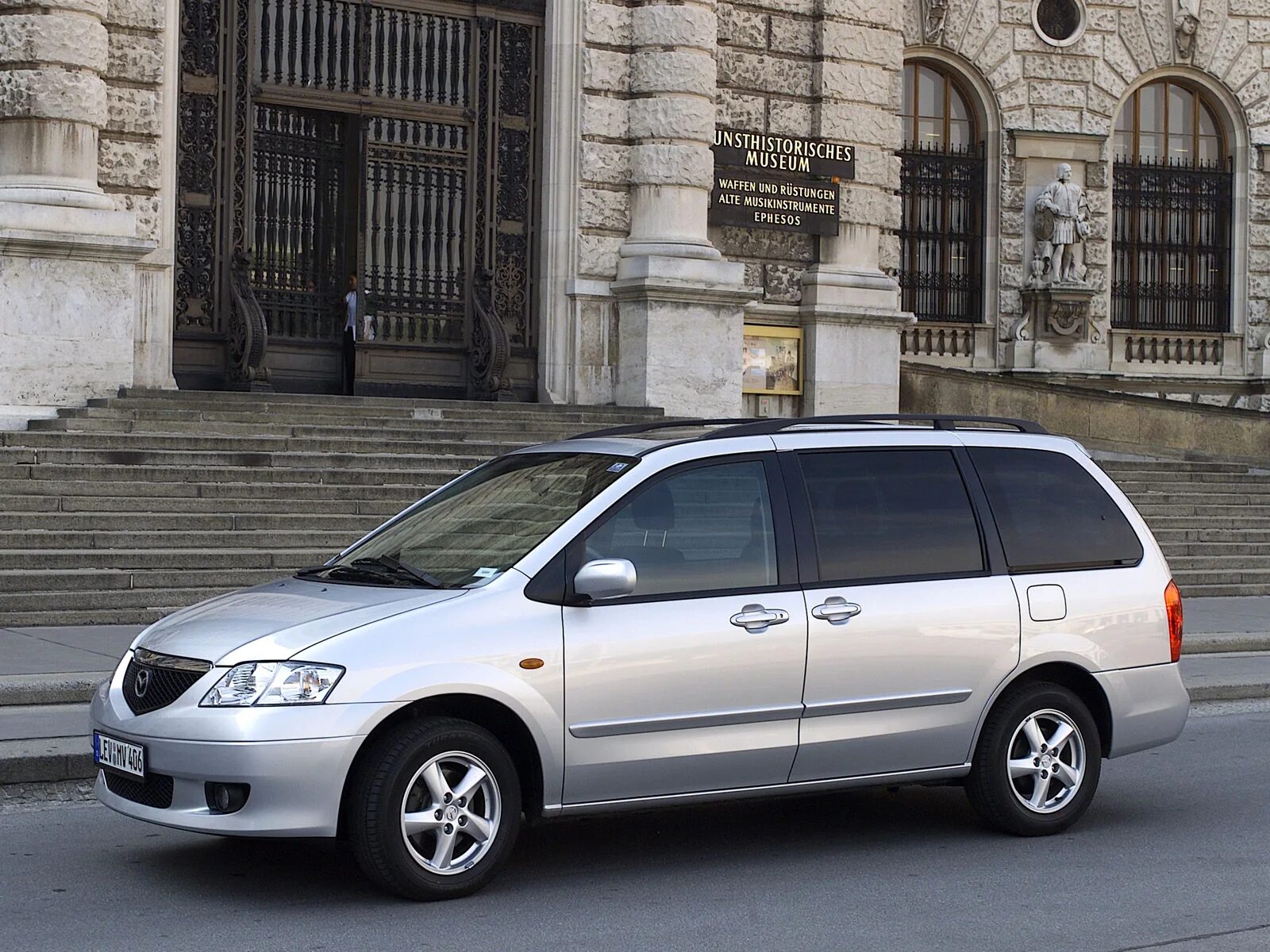 Мазда мпв поколения. Mazda MPV 2. Mazda MPV 2002. Mazda MPV II (LW). Mazda MPV 1999.