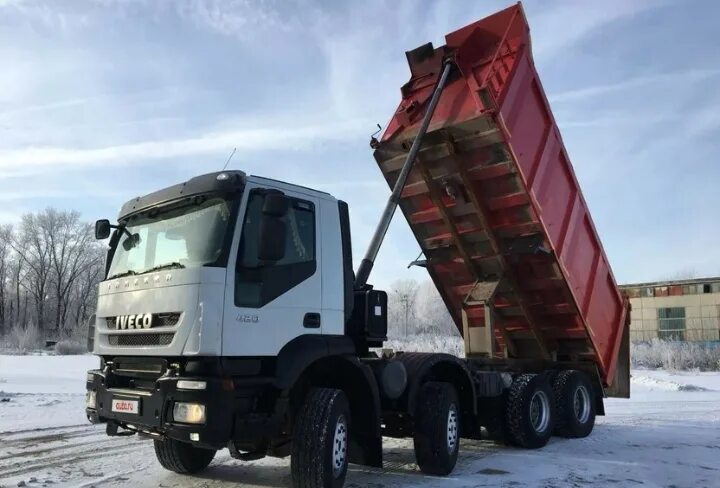 Ивеко 8х4 самосвал. Ивеко самосвал 8х4. ивеко самосвал 6х4. iveco trakker 8x4 самосвал. ивеко траккер самосвал углевоз.