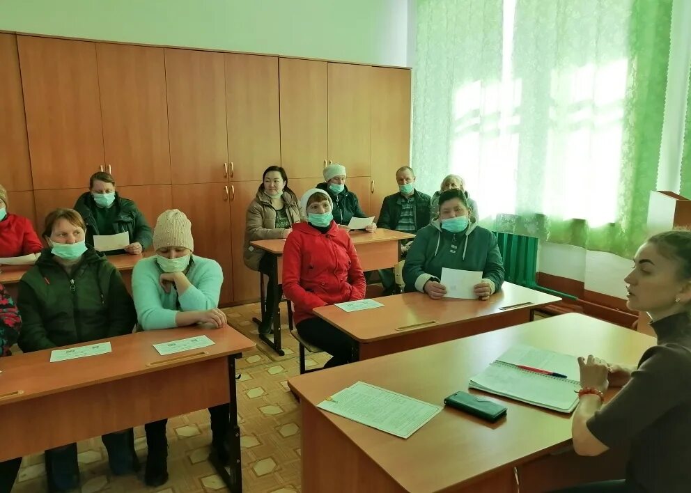 родительское собрание фото со спины. дистанционное собрание для родителей. общешкольное родительское собрание. общешкольное родительское собра. урок окружающего мира.