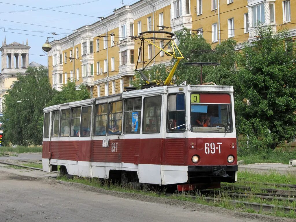 Какой трамвай ездит. Златоустовский трамвай высокогорный. Златоуст Челябинская область трамвай. Город Златоуст трамвай. Горный трамвай в Златоусте.