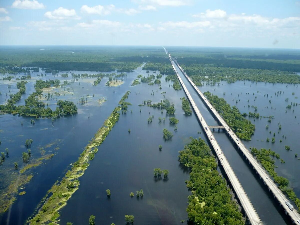 В сша через мост. Виадук через болото Манчак. Мост Мэнчек Свамп. Мост через болота Манчак. Озеро Пончартрейн Луизиана.