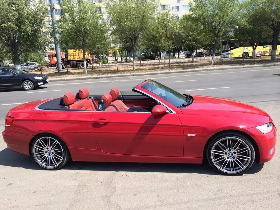 Купить кабриолет бу россия. BMW 328i Cabrio красный. БМВ 3 кабриолет красная. БМВ кабриолет 4 двери. БМВ купе кабриолет 2022 красный.