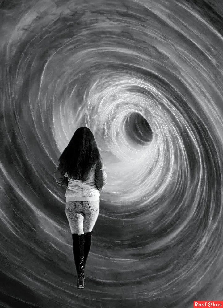 водоворот в реке. судеб сломанных бурлит водоворот. галапагосский водоворот. водоворот засасывает людей. водоворот голополосов.