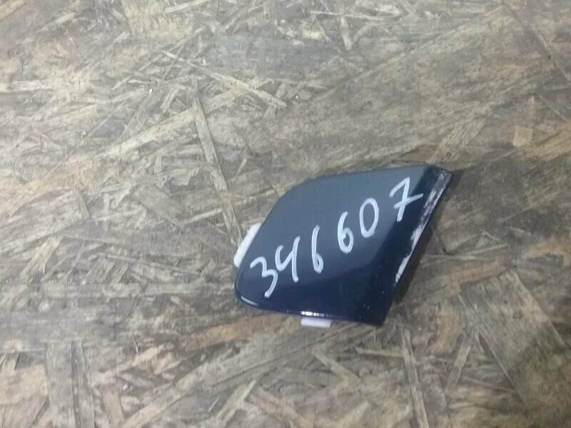 Заглушка буксировочного крюка форд фокус 3 универсал. Заглушка ford 1038868. St-fda6-000g-a0. Заглушки форд фокус 3. Заглушка буксировочного крюка форд фокус 3 универсал.