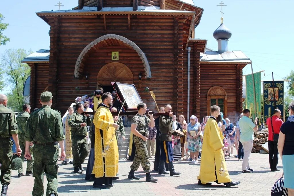 Сразу по приходе. Албазинская икона Божией матери Благовещенск. Биробиджанской епархии монастырь. Храм Албазинской иконы Божией матери Благовещенск. Храм в честь Албазинской иконы Божией матери Благовещенск.