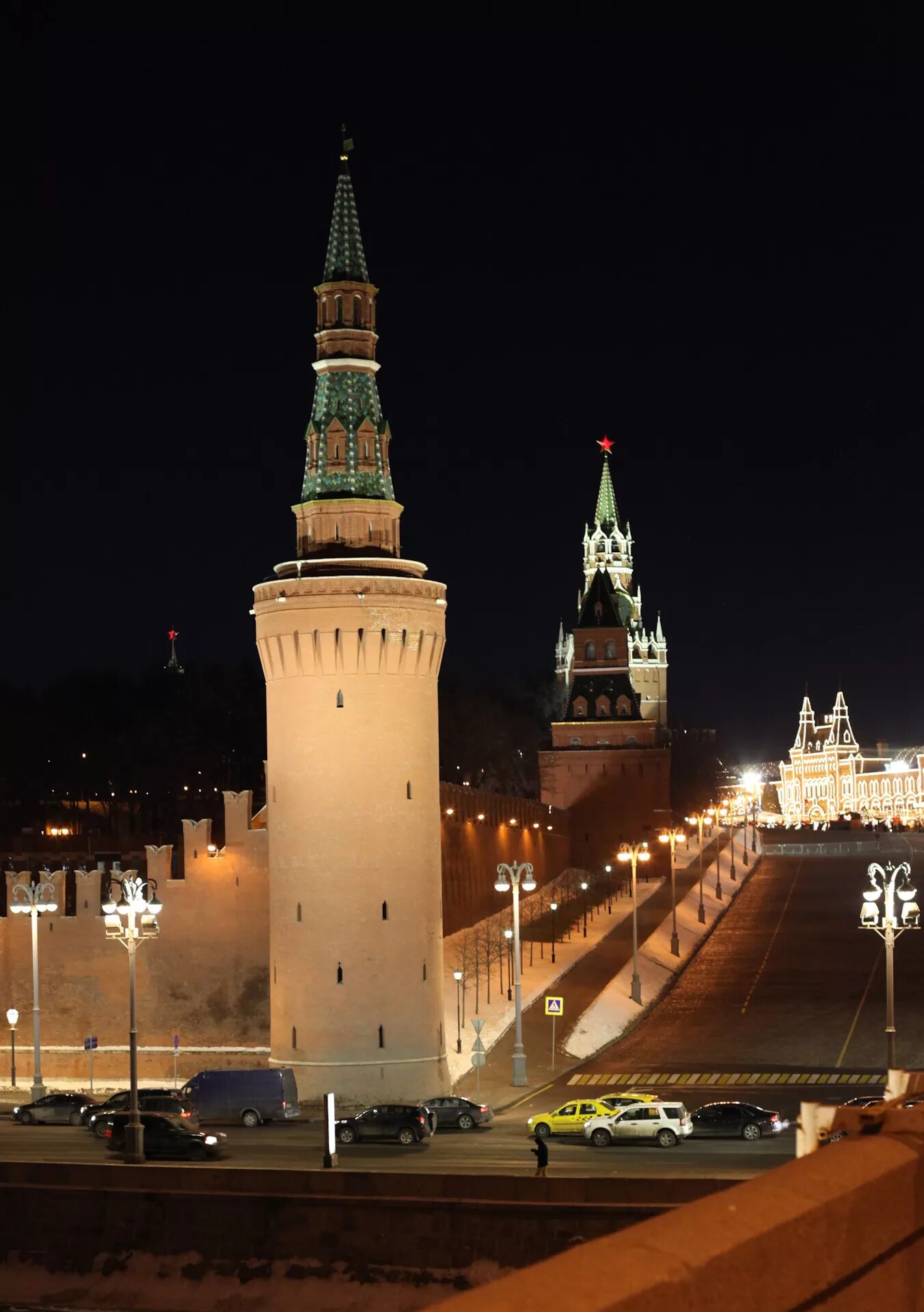 Какой город сейчас показывает. Кремль вечером. Вечерняя Москва. Москва вечером. Центр Москвы вечером.