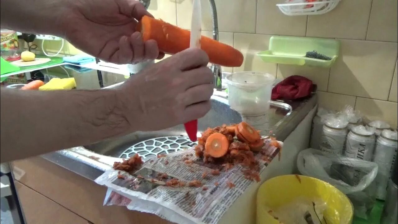 Нужно ли мыть морковь. Чистка морковки. как быстро почистить морковь. как чистить вареную морковку. как быстро почистить вареную морковь.