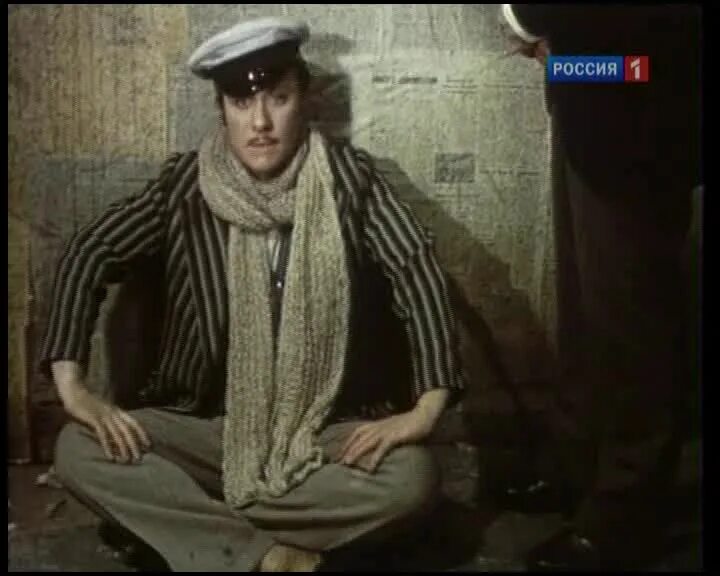 Турецкоподданный остап. 12 стульев остап. Остап бендер и киса. Полное остапа бендера. Остап бендер 12 стульев в полный рост.